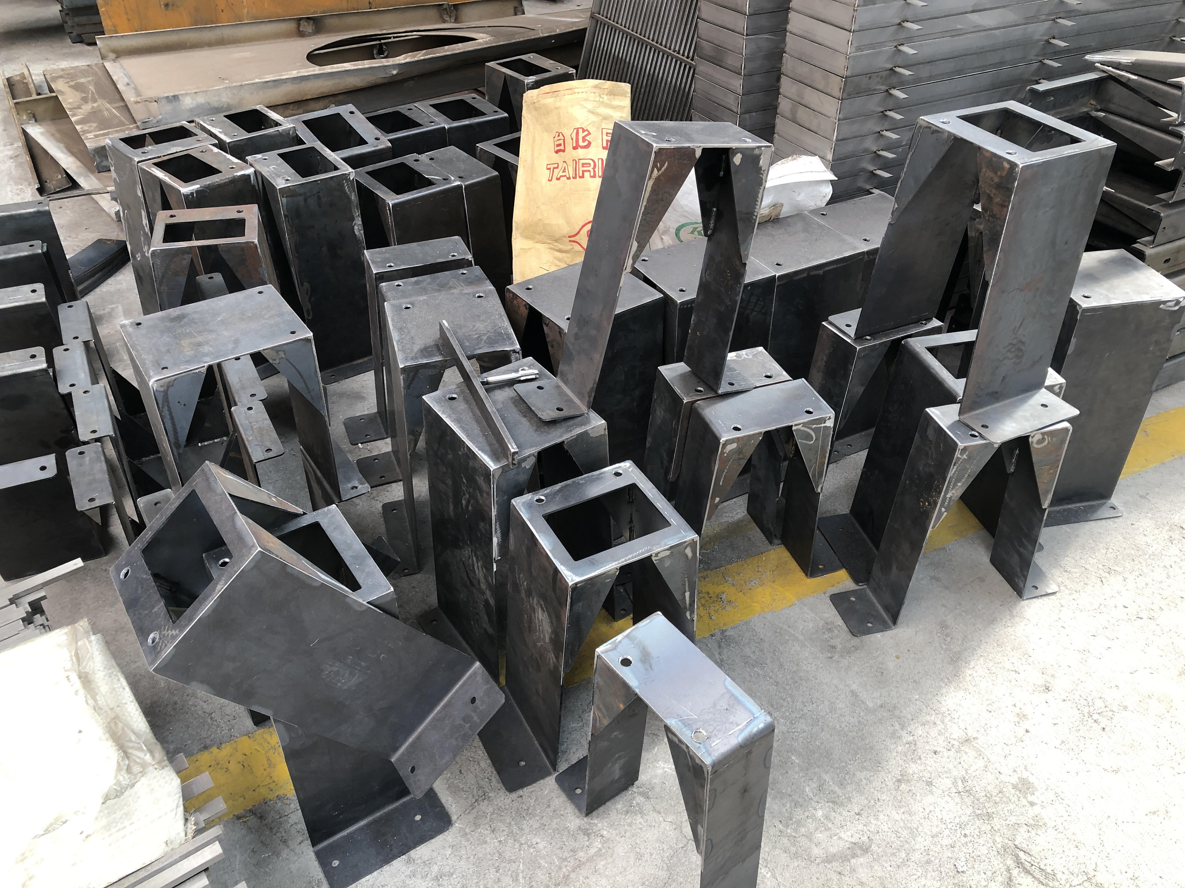 首度公司消毒燈外框不銹鋼加工 首度公司消毒燈外框不銹鋼加工